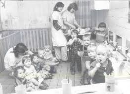 Das stille Trauma der „Wochenkinder“ – eine frühe Kindheit, die keine sein durfte
